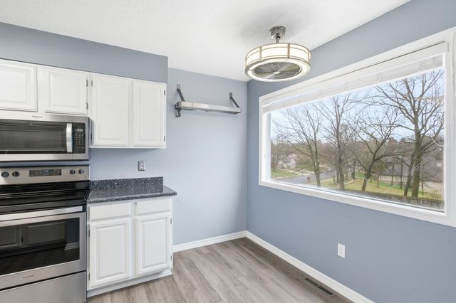 2316 HILLSHIRE DR, Columbia, MO 65203