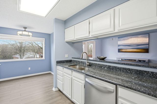 2316 HILLSHIRE DR, Columbia, MO 65203