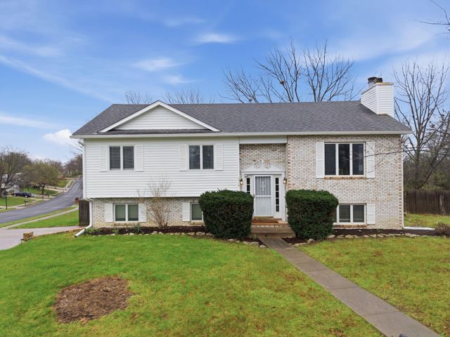 2316 HILLSHIRE DR, Columbia, MO 65203