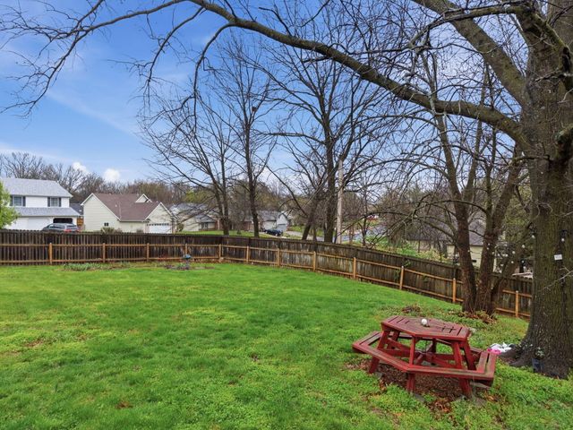 2316 HILLSHIRE DR, Columbia, MO 65203