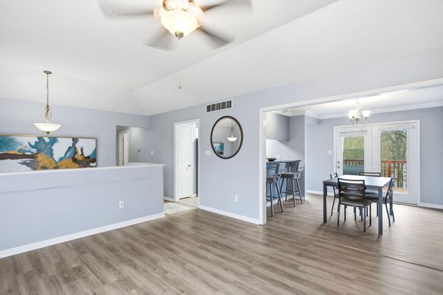 2316 HILLSHIRE DR, Columbia, MO 65203