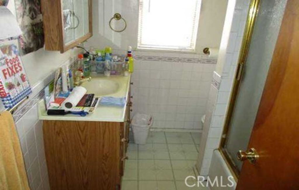 Image 6 of property listing at 8558 Evergreen Lane, Fontana, CA 92335
