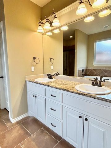 913 SW 78th St., Lawton, OK 73505