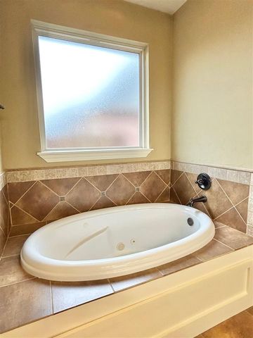 913 SW 78th St., Lawton, OK 73505