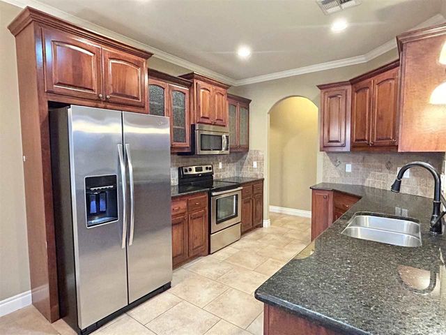 913 SW 78th St., Lawton, OK 73505