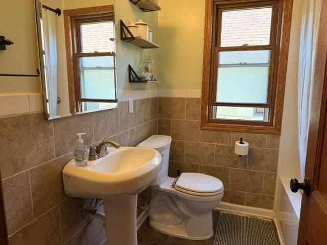 2407 S 78th STREET, West Allis, WI 53219