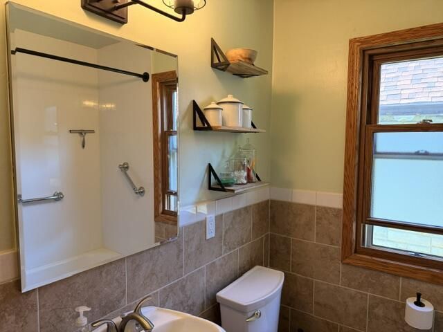 2407 S 78th STREET, West Allis, WI 53219