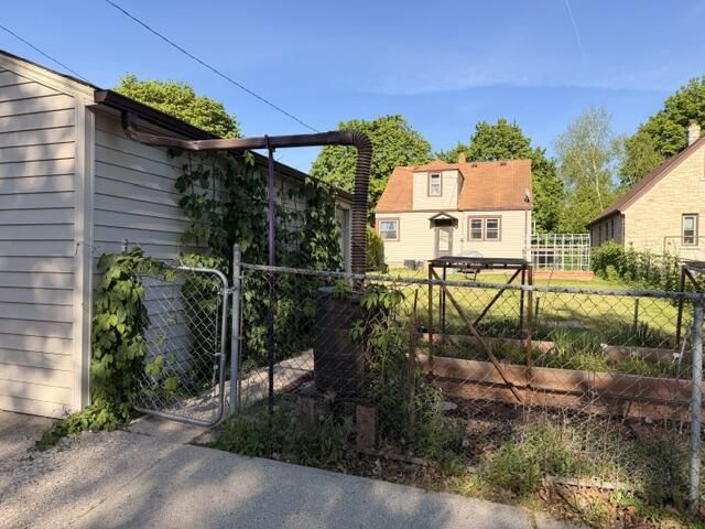 2407 S 78th STREET, West Allis, WI 53219