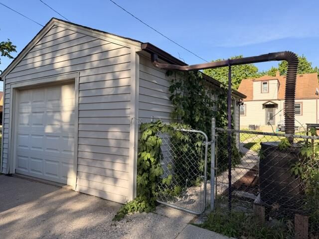2407 S 78th STREET, West Allis, WI 53219