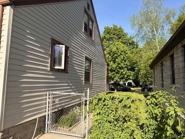 2407 S 78th STREET, West Allis, WI 53219