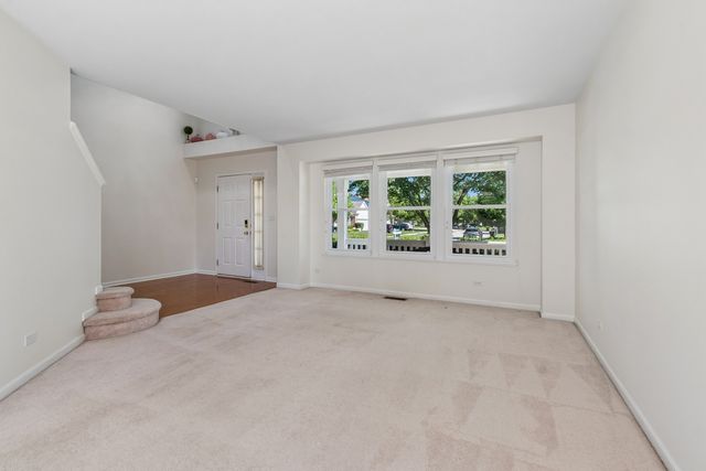 1312 Chesterfield Lane, Grayslake, IL 60030