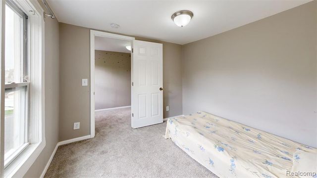 8070 Dale, Center Line, MI 48015