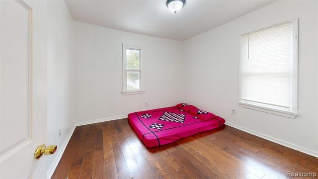 8070 Dale, Center Line, MI 48015