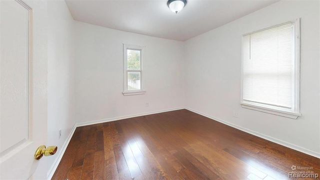 8070 Dale, Center Line, MI 48015
