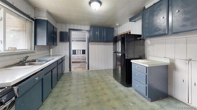 8070 Dale, Center Line, MI 48015