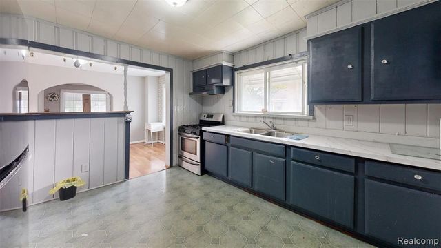 8070 Dale, Center Line, MI 48015