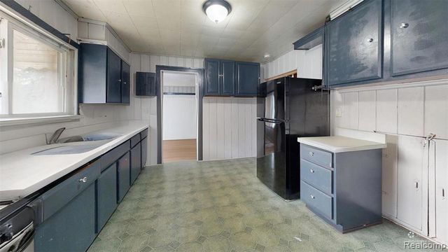 8070 Dale, Center Line, MI 48015