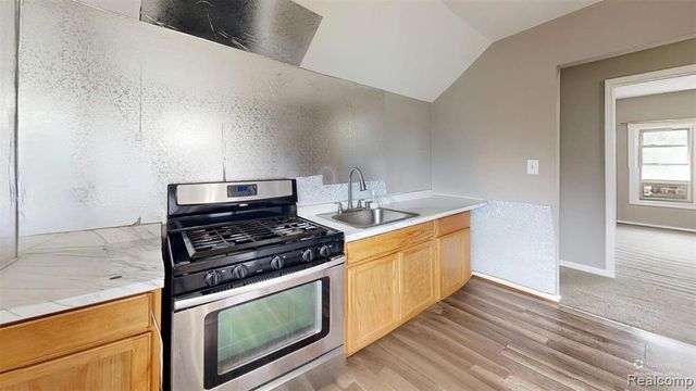 8070 Dale, Center Line, MI 48015