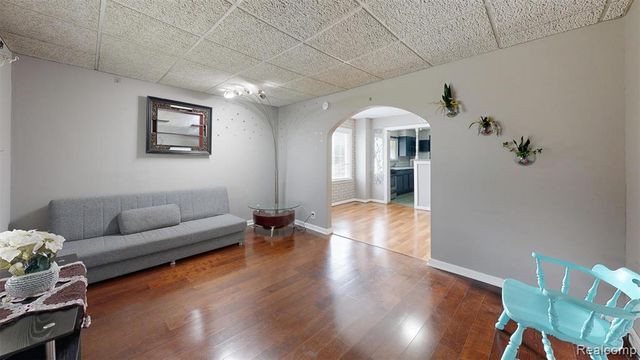 8070 Dale, Center Line, MI 48015