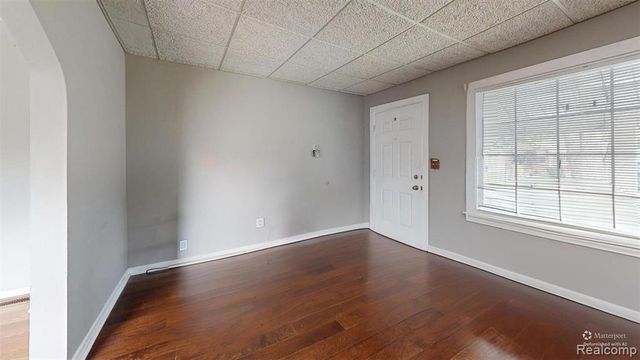 8070 Dale, Center Line, MI 48015