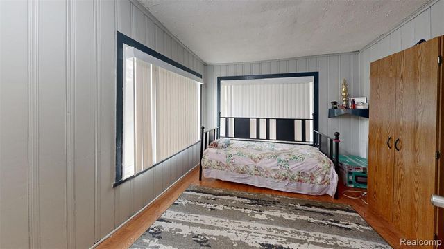 8070 Dale, Center Line, MI 48015