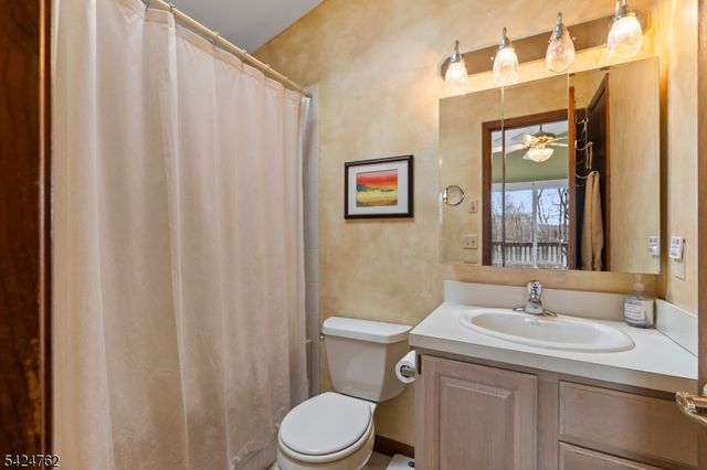 1066 Lakeside Dr, Vernon Twp., NJ 07422