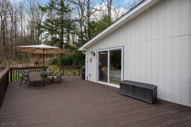 1066 Lakeside Dr, Vernon Twp., NJ 07422