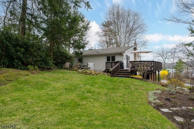 1066 Lakeside Dr, Vernon Twp., NJ 07422