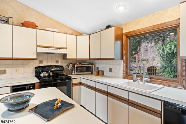 1066 Lakeside Dr, Vernon Twp., NJ 07422