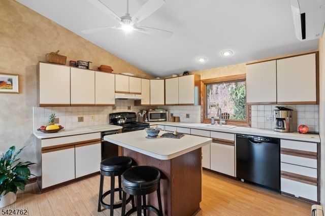 1066 Lakeside Dr, Vernon Twp., NJ 07422