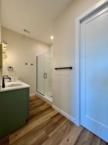 1800 S Holtzclaw Avenue 1865 Zeta Way, Chattanooga, TN 37404