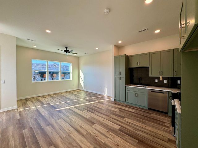 1800 S Holtzclaw Avenue 1865 Zeta Way, Chattanooga, TN 37404