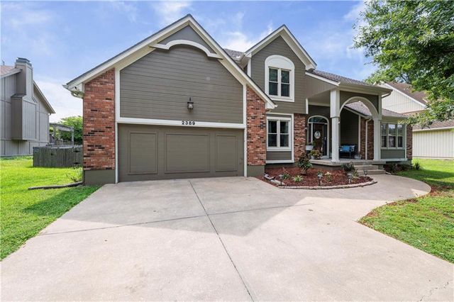 2389 NW Summerfield Drive, Lee's Summit, MO 64081