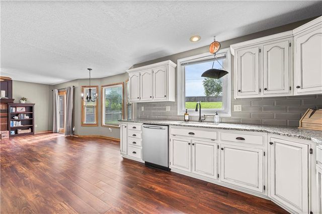 2389 NW Summerfield Drive, Lee's Summit, MO 64081