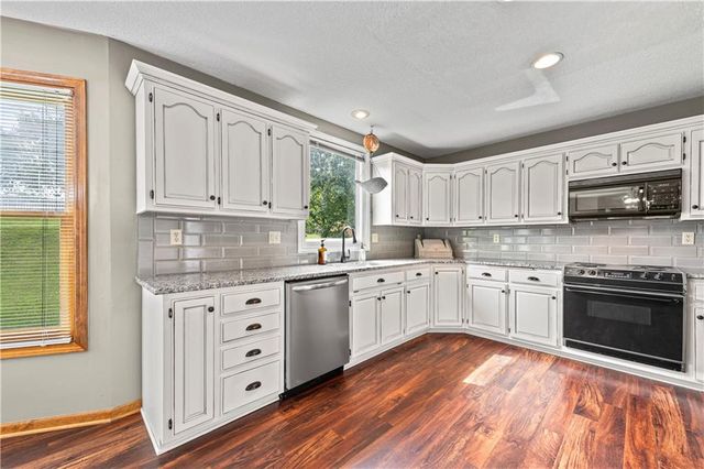 2389 NW Summerfield Drive, Lee's Summit, MO 64081