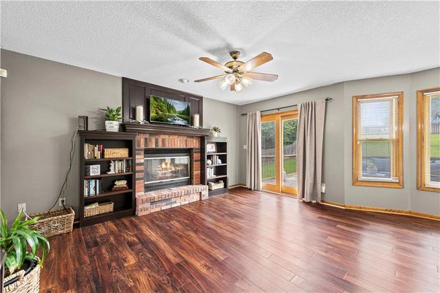 2389 NW Summerfield Drive, Lee's Summit, MO 64081