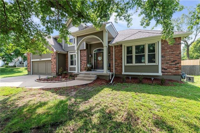 2389 NW Summerfield Drive, Lee's Summit, MO 64081