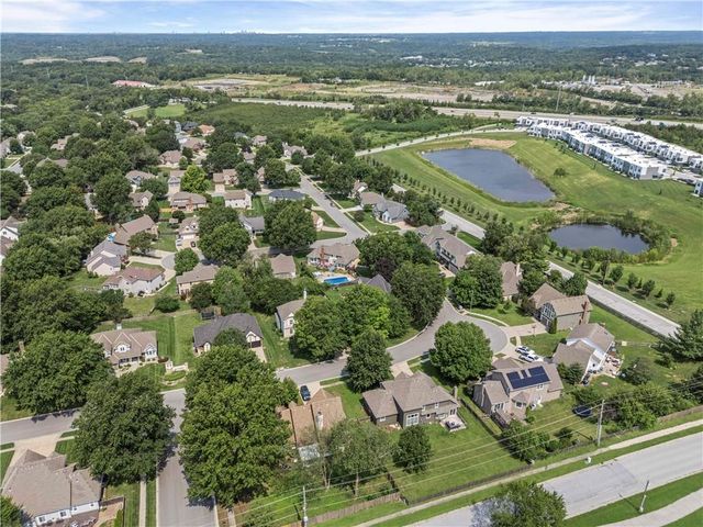 2389 NW Summerfield Drive, Lee's Summit, MO 64081