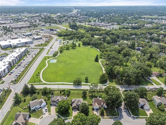 2389 NW Summerfield Drive, Lee's Summit, MO 64081