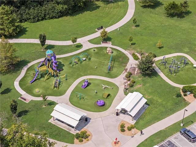 2389 NW Summerfield Drive, Lee's Summit, MO 64081