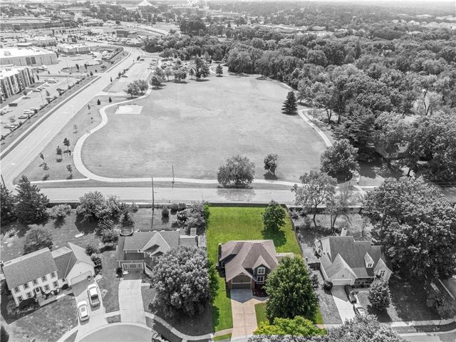 2389 NW Summerfield Drive, Lee's Summit, MO 64081
