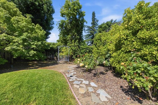 730 Berry Avenue, Los Altos, CA 94024