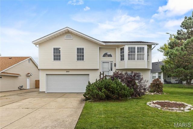 890 Cades Cove, Florissant, MO 63031