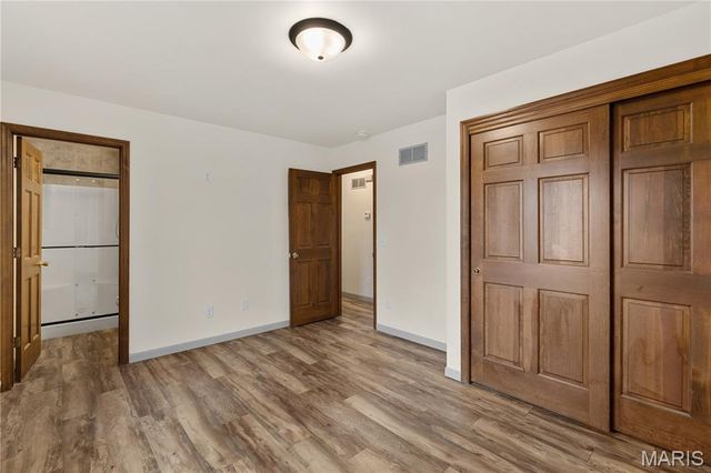 890 Cades Cove, Florissant, MO 63031