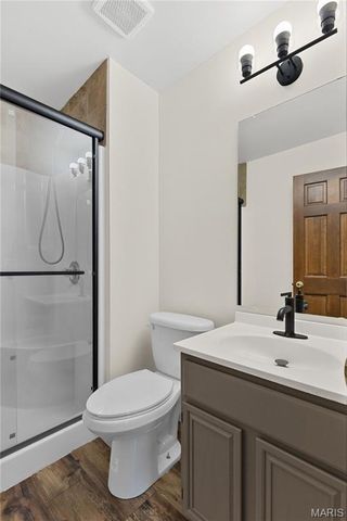 890 Cades Cove, Florissant, MO 63031