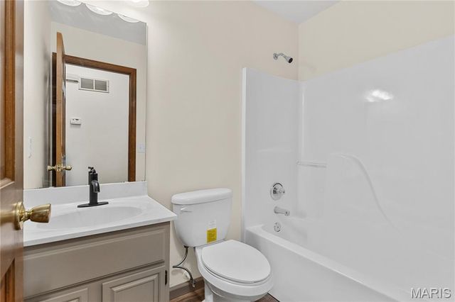 890 Cades Cove, Florissant, MO 63031