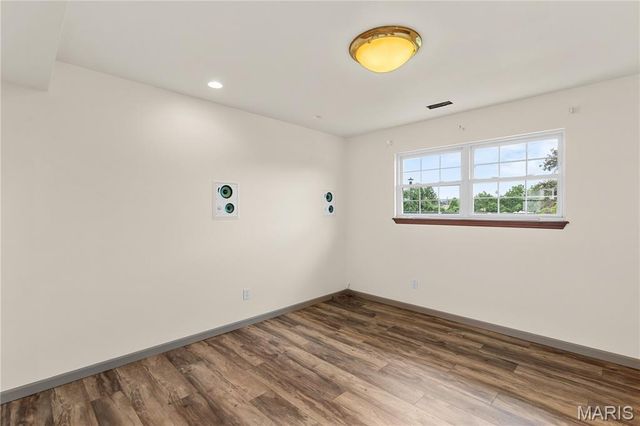 890 Cades Cove, Florissant, MO 63031