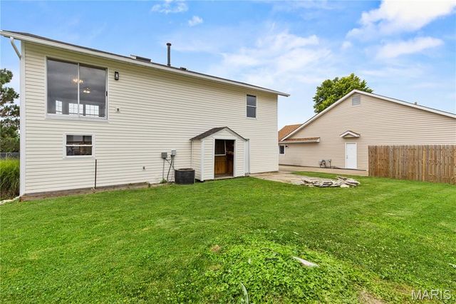 890 Cades Cove, Florissant, MO 63031