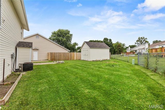 890 Cades Cove, Florissant, MO 63031