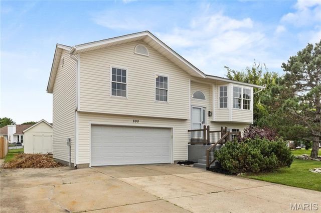 890 Cades Cove, Florissant, MO 63031